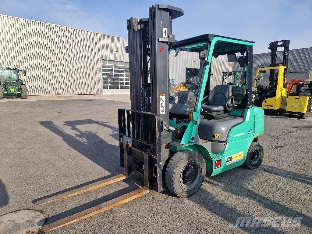 Mitsubishi FD30N Reachtruck voor hoog niveau