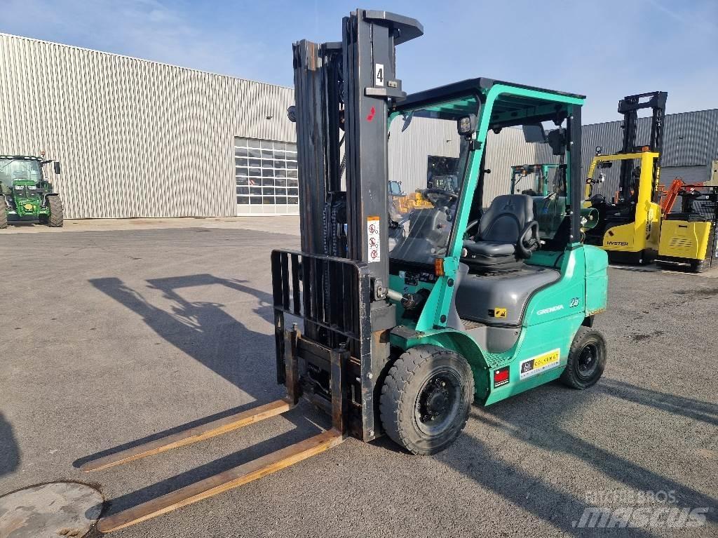 Mitsubishi FD30N Reachtruck voor hoog niveau