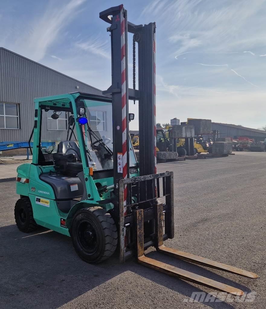 Mitsubishi FD30N Reachtruck voor hoog niveau