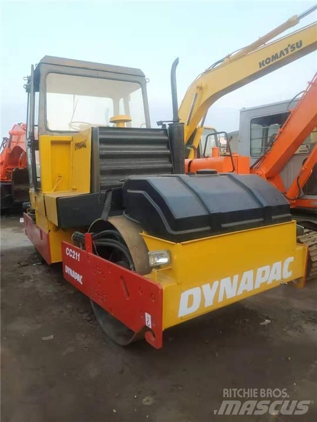 Dynapac CC211 Trilrolwalsen