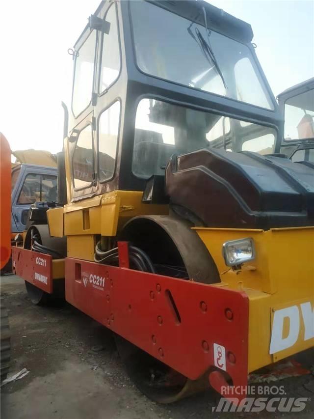 Dynapac CC211 Trilrolwalsen