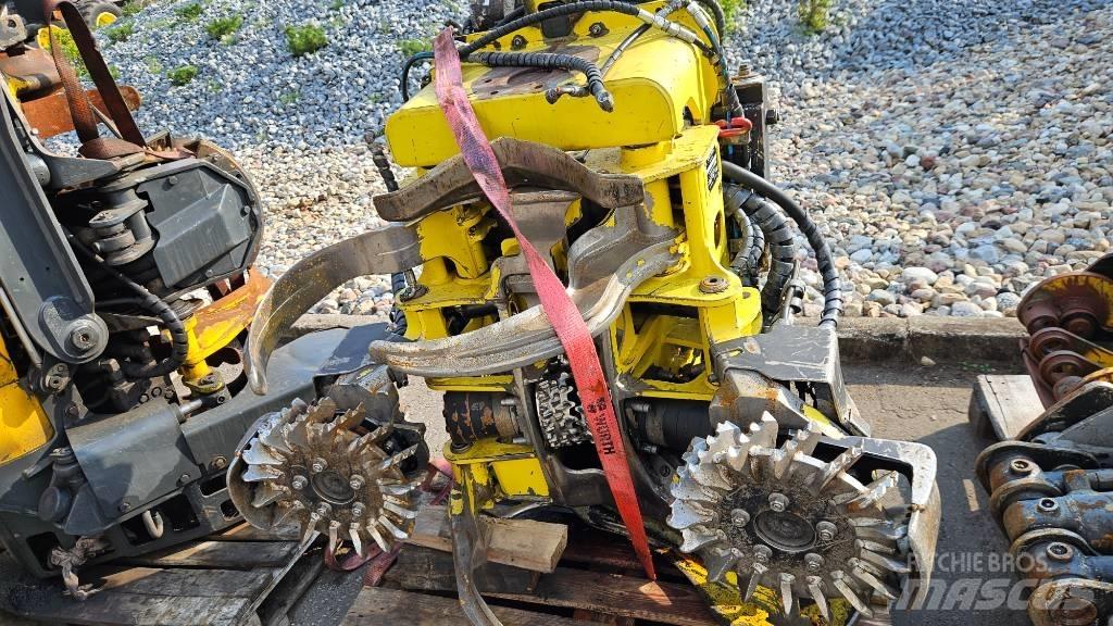 John Deere 1070 D Harvesters