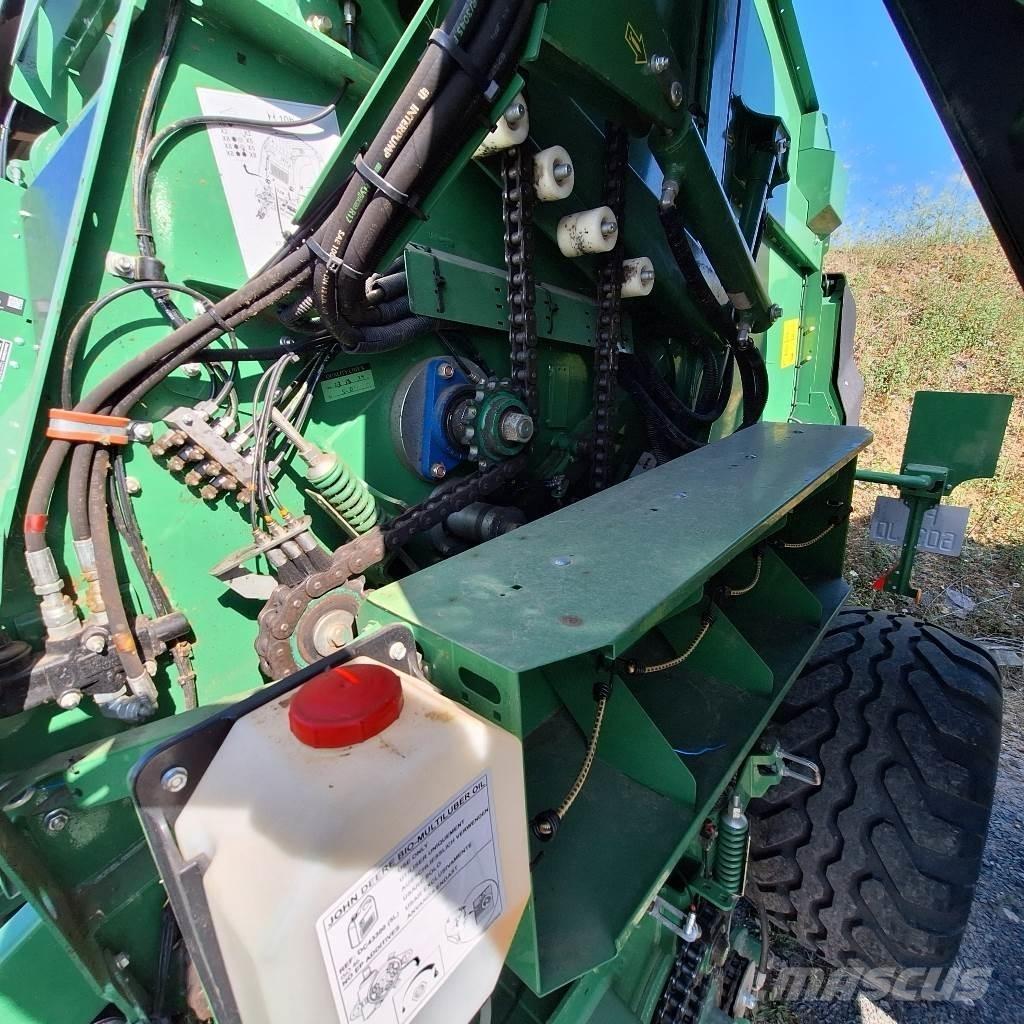 John Deere V 451 M Ronde-balenpersen