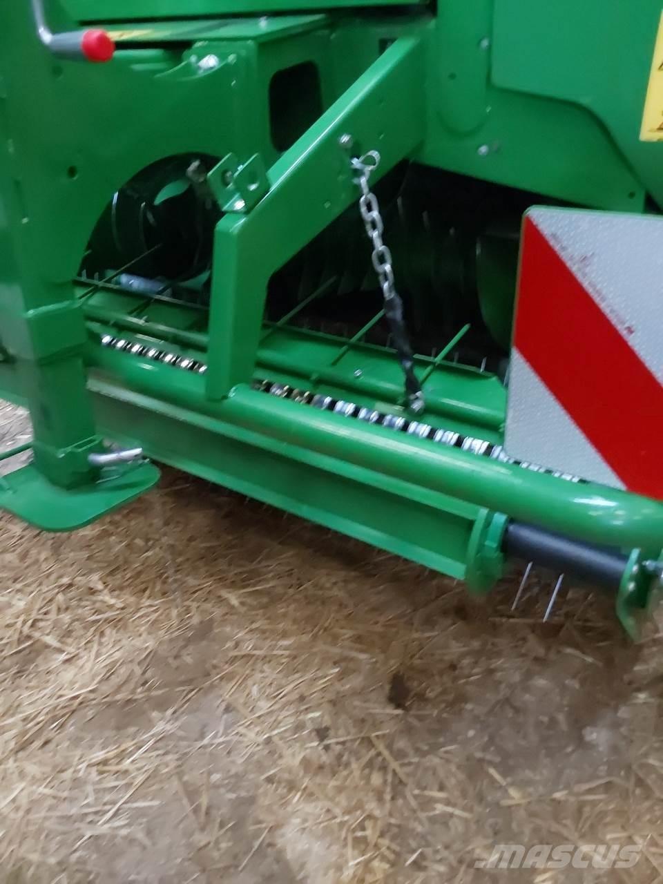 John Deere V 451 M Ronde-balenpersen
