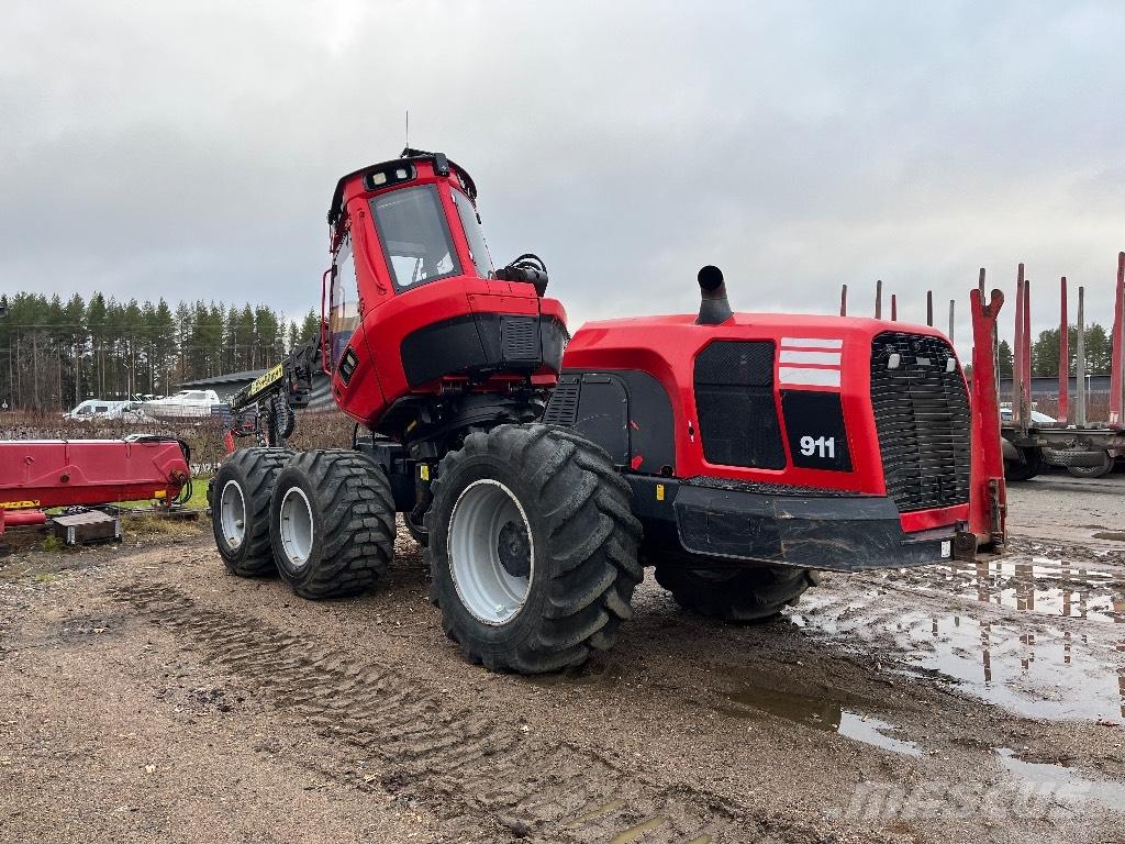 Komatsu 931 Harvesters