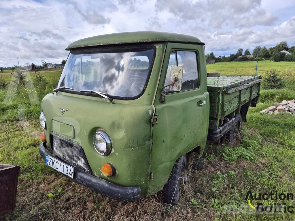  UAZ 452 Bestelwagens met open laadbak