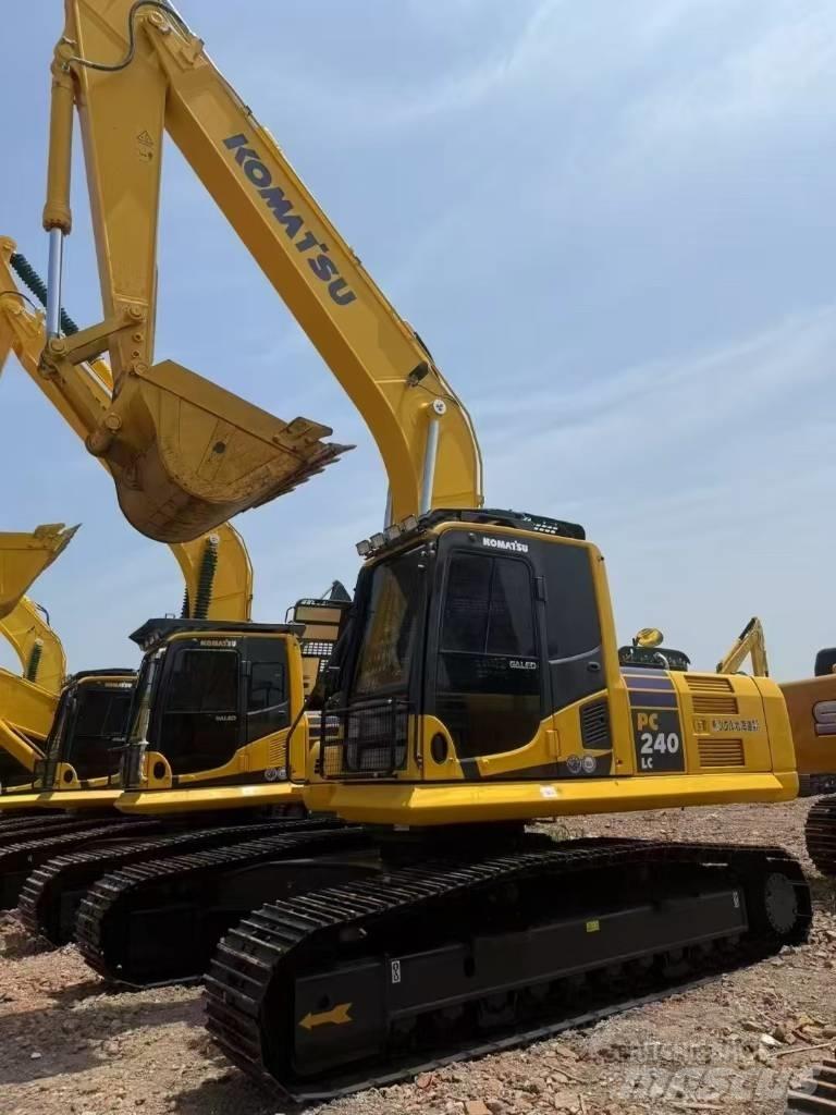 Komatsu 240LC-8 Rupsgraafmachines