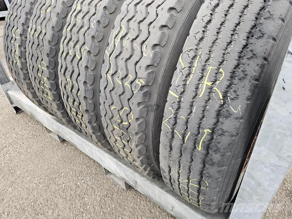 Uniroyal 9 R 22.5 Container transport