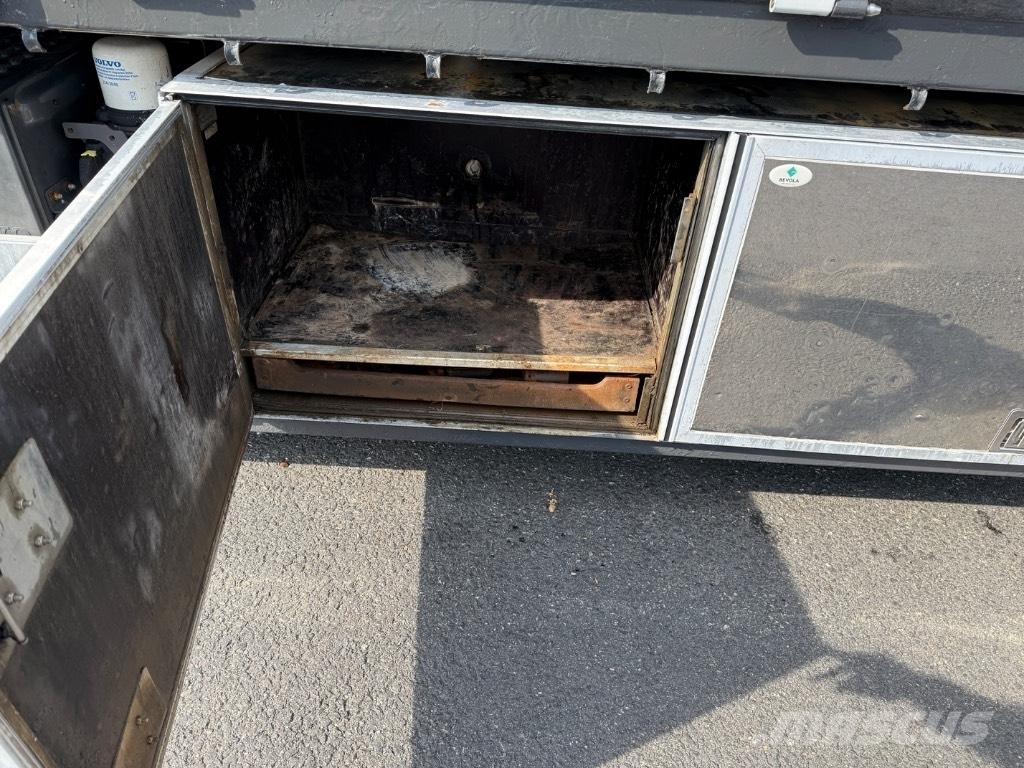 Volvo FM410 Vlakke laadvloer met kraan