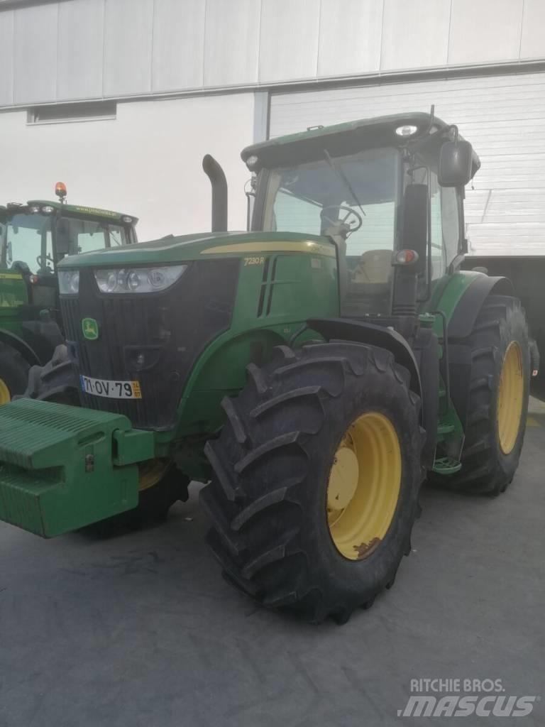 John Deere 7230 R Tractoren
