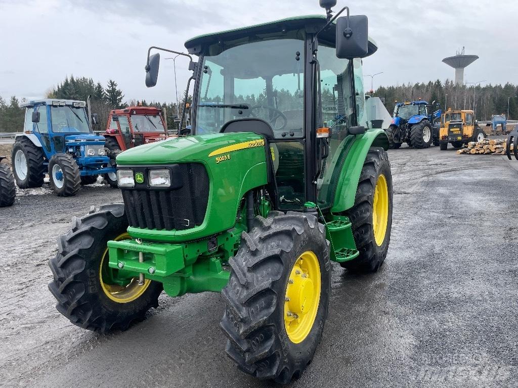John Deere 5055 E Tractoren