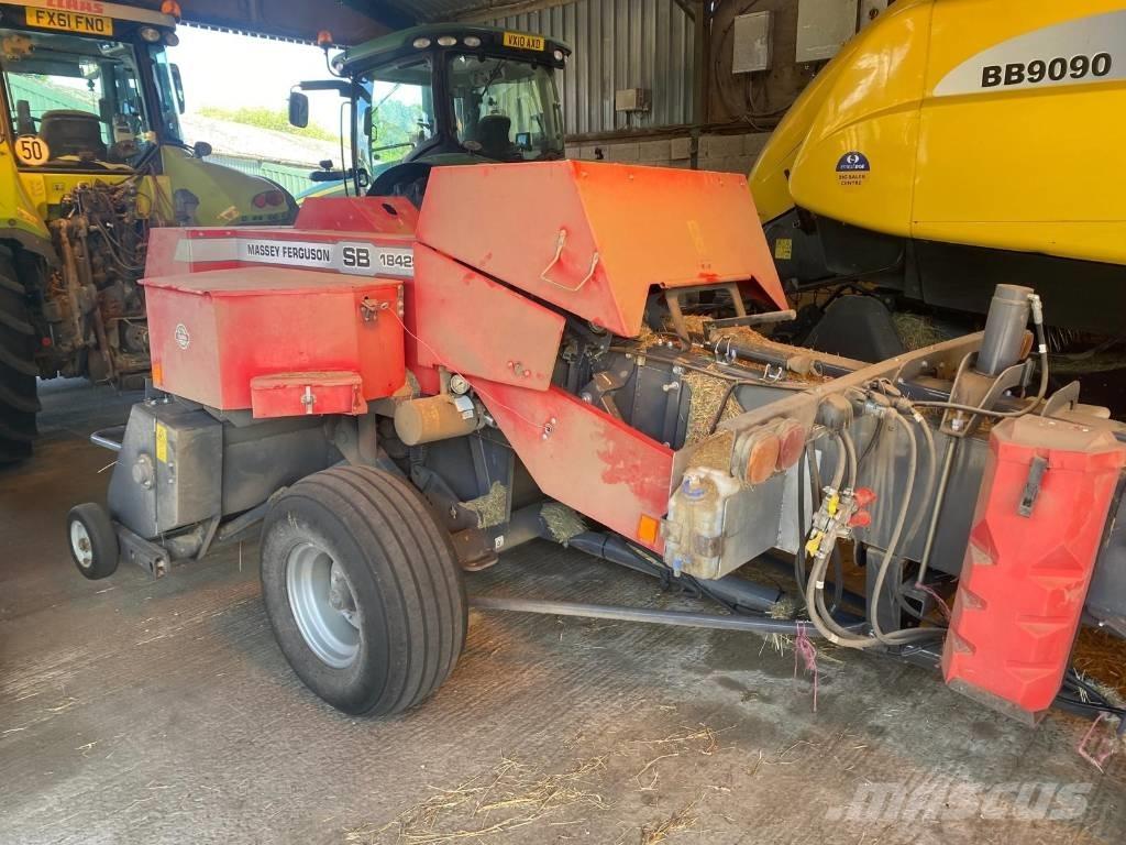 Massey Ferguson 1842 Vierkante balenpers