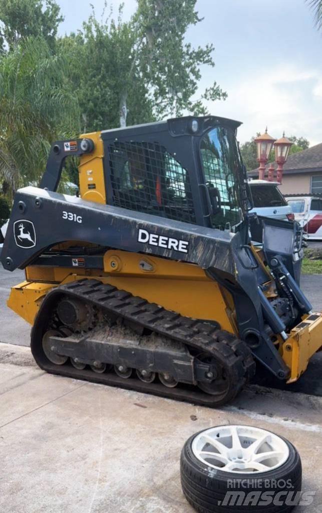 John Deere 331G Schrankladers