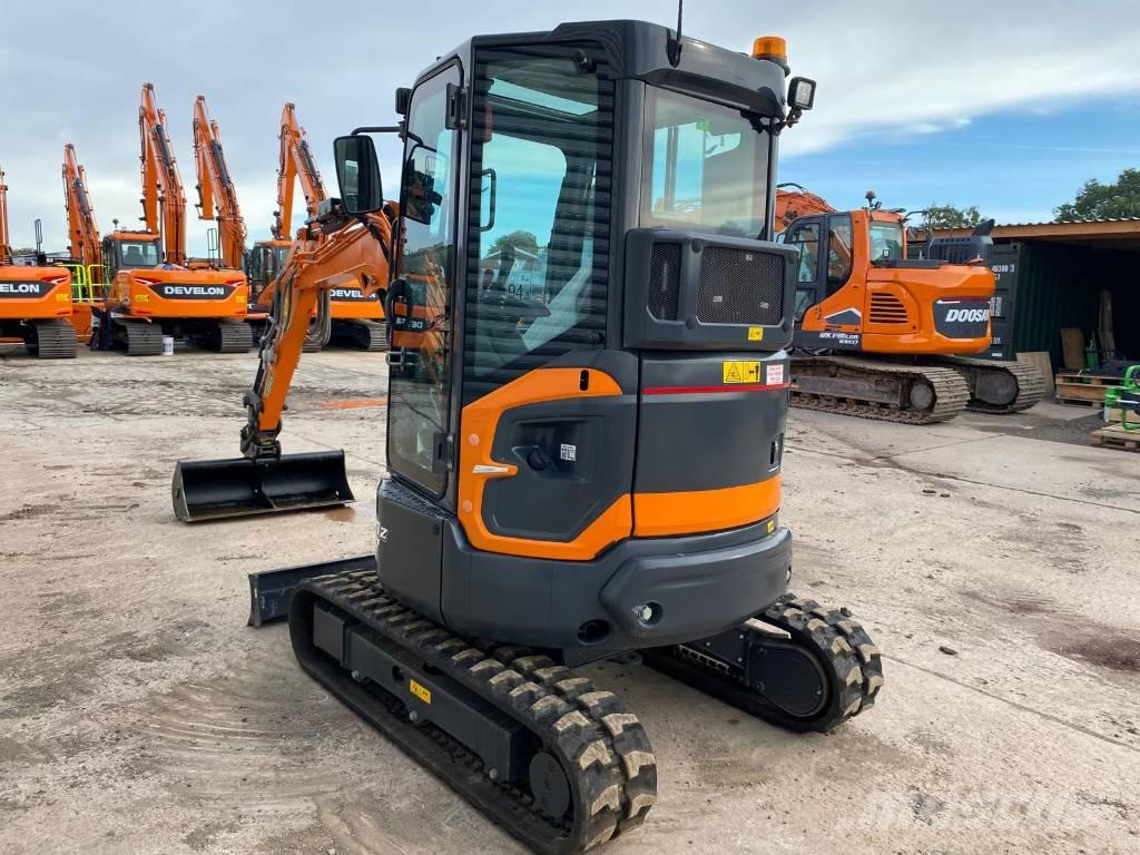 Develon DX 27 Z-7 Minigraafmachines < 7t