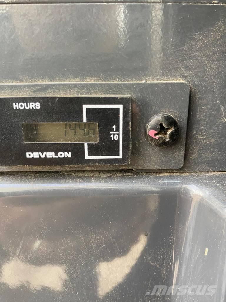 Develon DX 27 Z-7 Minigraafmachines < 7t