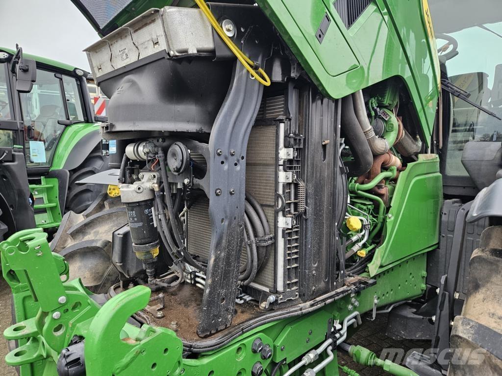 John Deere 6R215 Tractoren