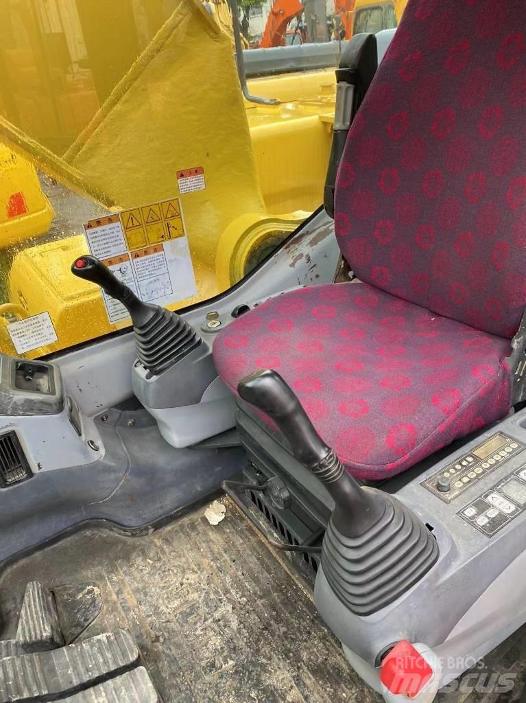 Komatsu 220 Rupsgraafmachines