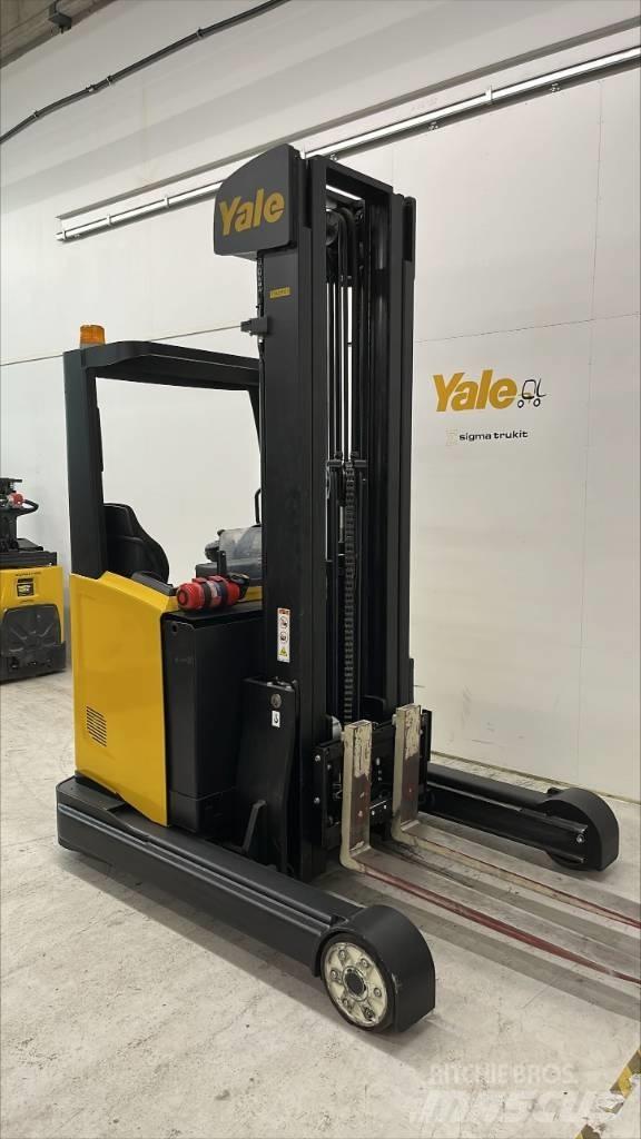 Yale MR25 Reachtruck voor hoog niveau