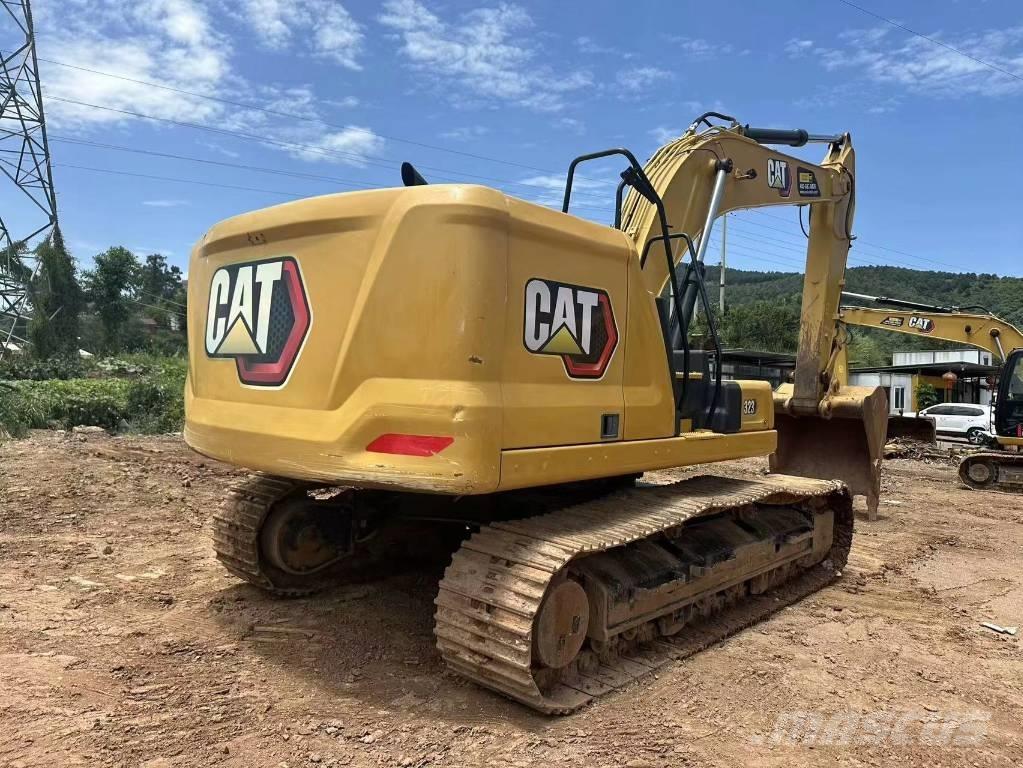 CAT 323 Rupsgraafmachines