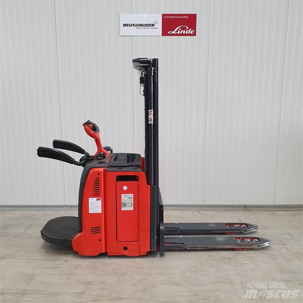 Linde D12AP Stapelaar meeloop