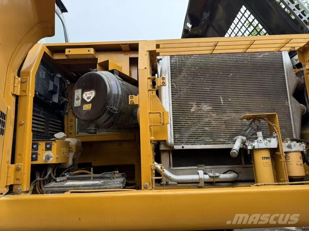CAT 330 D Rupsgraafmachines