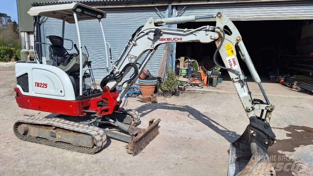 Takeuchi TB 225 Minigraafmachines < 7t