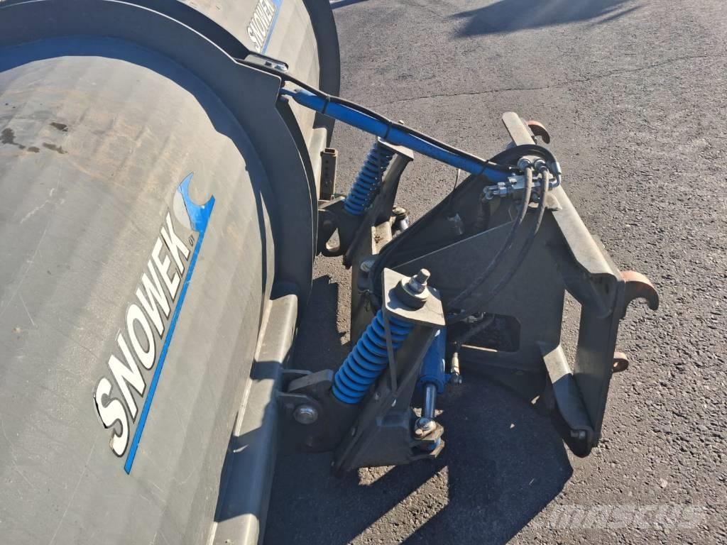 Snowek Alueaura 3200 Sneeuwschuivers en -ploegen