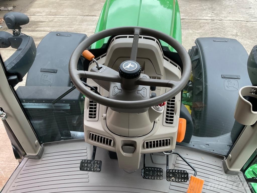 John Deere 6155 M Tractoren