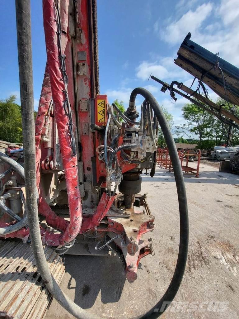 Klemm KR709 - 2 Zware boorinstallaties