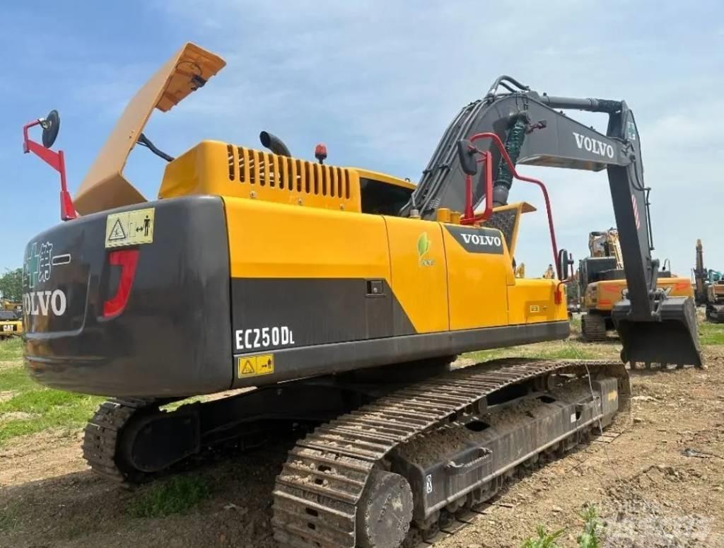 Volvo EC 250 D L Rupsgraafmachines