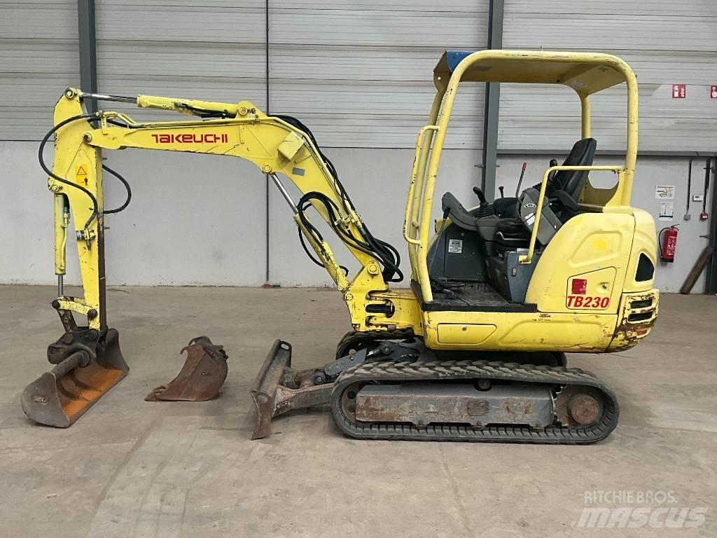Takeuchi TB 230 Minigraafmachines < 7t