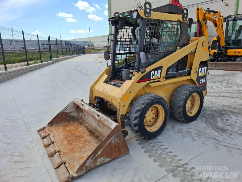 CAT 216 Schrankladers