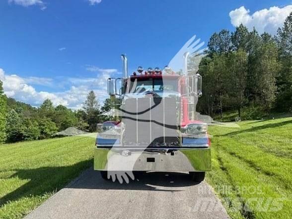 Peterbilt 389 Trekkers