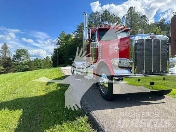 Peterbilt 389 Trekkers