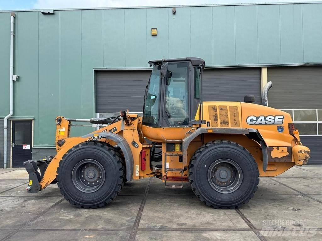 CASE 621F XR Wielladers