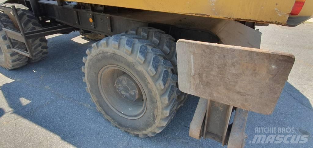 CAT 214 B Wielgraafmachines