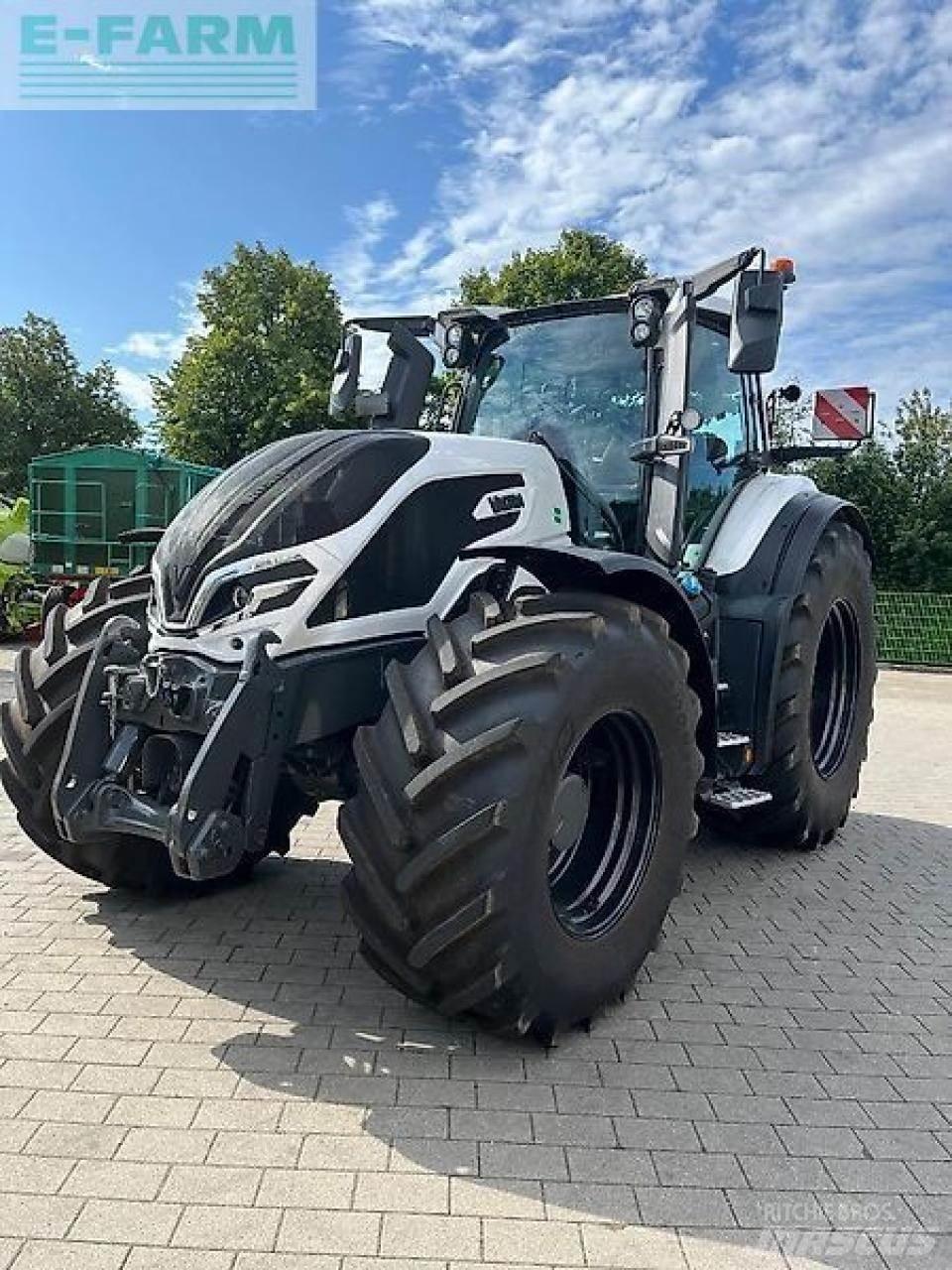 Valtra q245 Tractoren