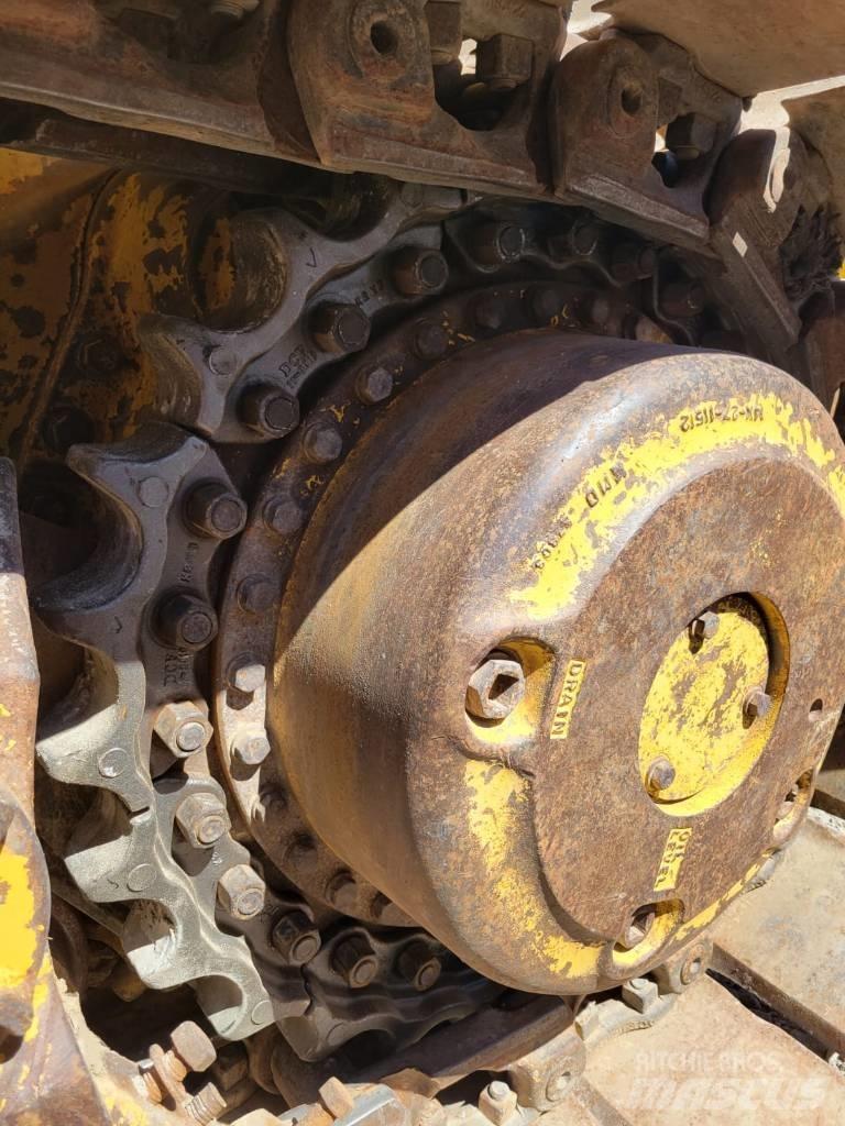 Komatsu D65EX-15 Rupsdozers