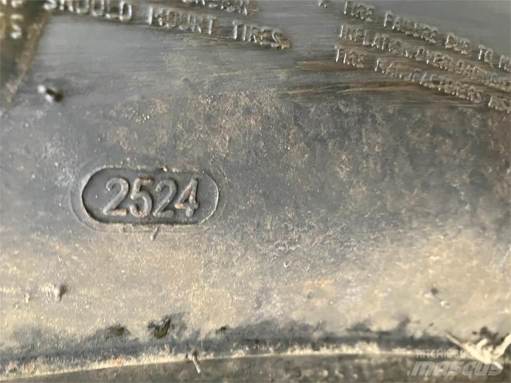 Mitas 600/65R38 Banden, wielen en velgen