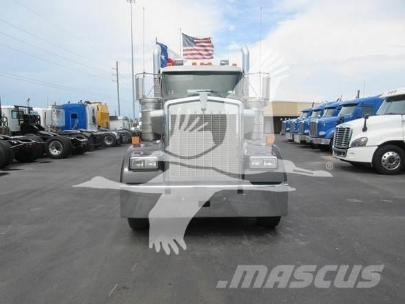 Kenworth W900 Trekkers