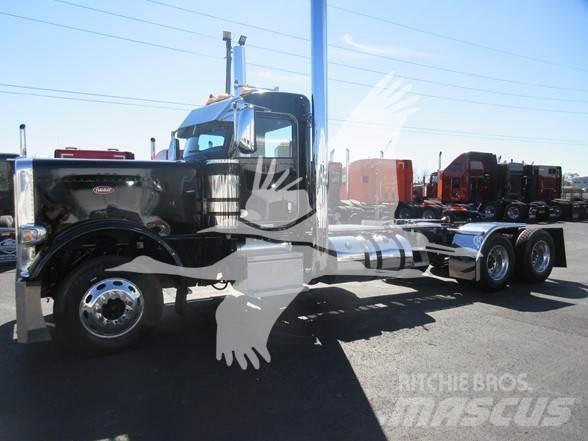 Peterbilt 389 Trekkers