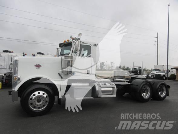 Peterbilt 389 Trekkers