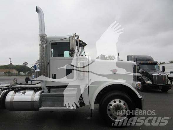 Peterbilt 389 Trekkers