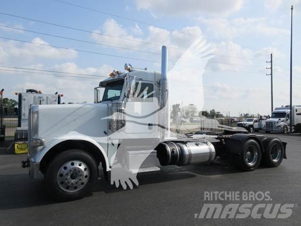 Peterbilt 389 Trekkers