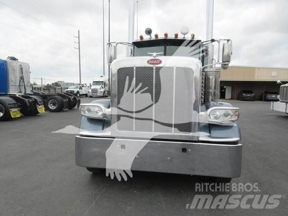 Peterbilt 389 Trekkers