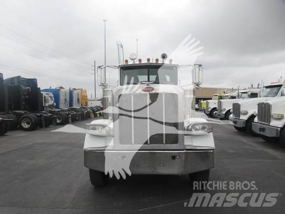 Peterbilt 389 Trekkers