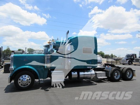 Peterbilt 389 Trekkers