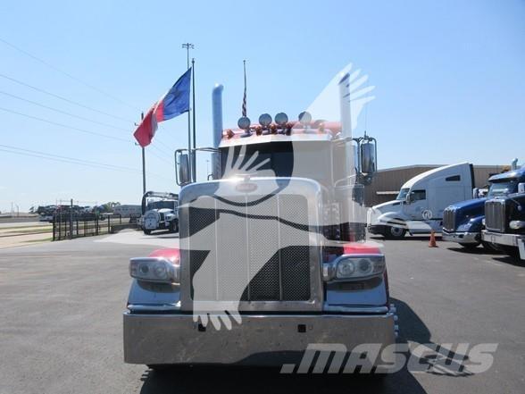Peterbilt 389 Trekkers