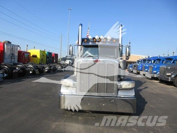 Peterbilt 389 Trekkers
