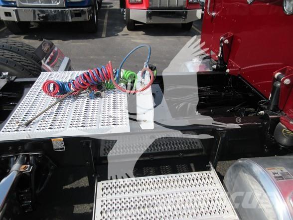 Peterbilt 389 Trekkers